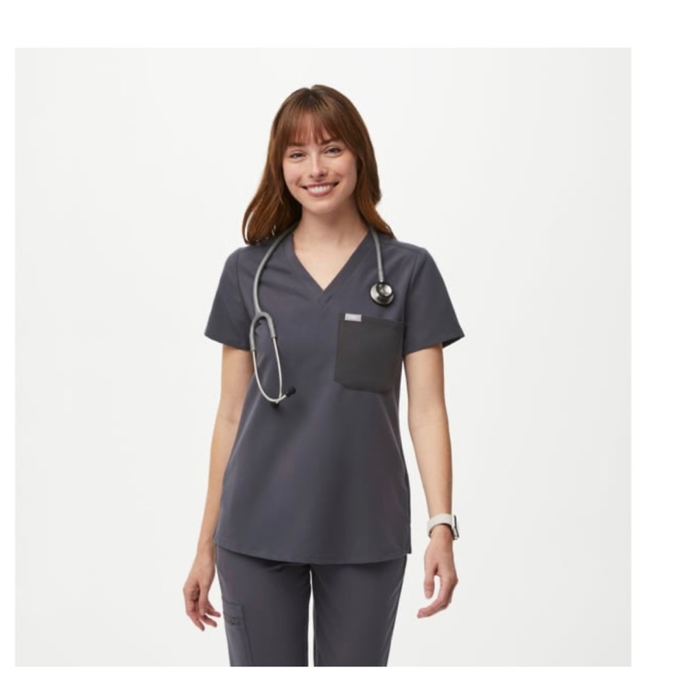Fig Catarina- One Pocket Scrub Top in Charcoal Phantom Contrast Pocket